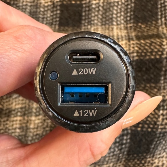 Car Charger Model EM-CA02 - Picture 6 of 11